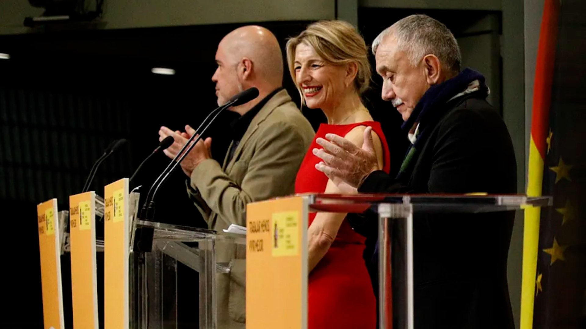 La vicepresidenta segunda del Gobierno y ministra de Trabajo, Yolanda Daz, ha firmado este viernes con los secretarios generales de CCOO y UGT, Unai Sordo y Pepe lvarez, respectivamente, el acuerdo para la reduccin de la jornada laboral hasta las 37,5 horas semanales, sin merma salarial, que entrar en vigor antes de finalizar 2025, tal y como estaba rubricado en el acuerdo de investidura, segn ha asegurado la ministra.