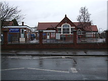 SU1387 : Rodbourne Cheney Primary School, The Broadway by Vieve Forward