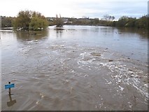 SE2533 : Farnley Reservoir: filling by Stephen Craven