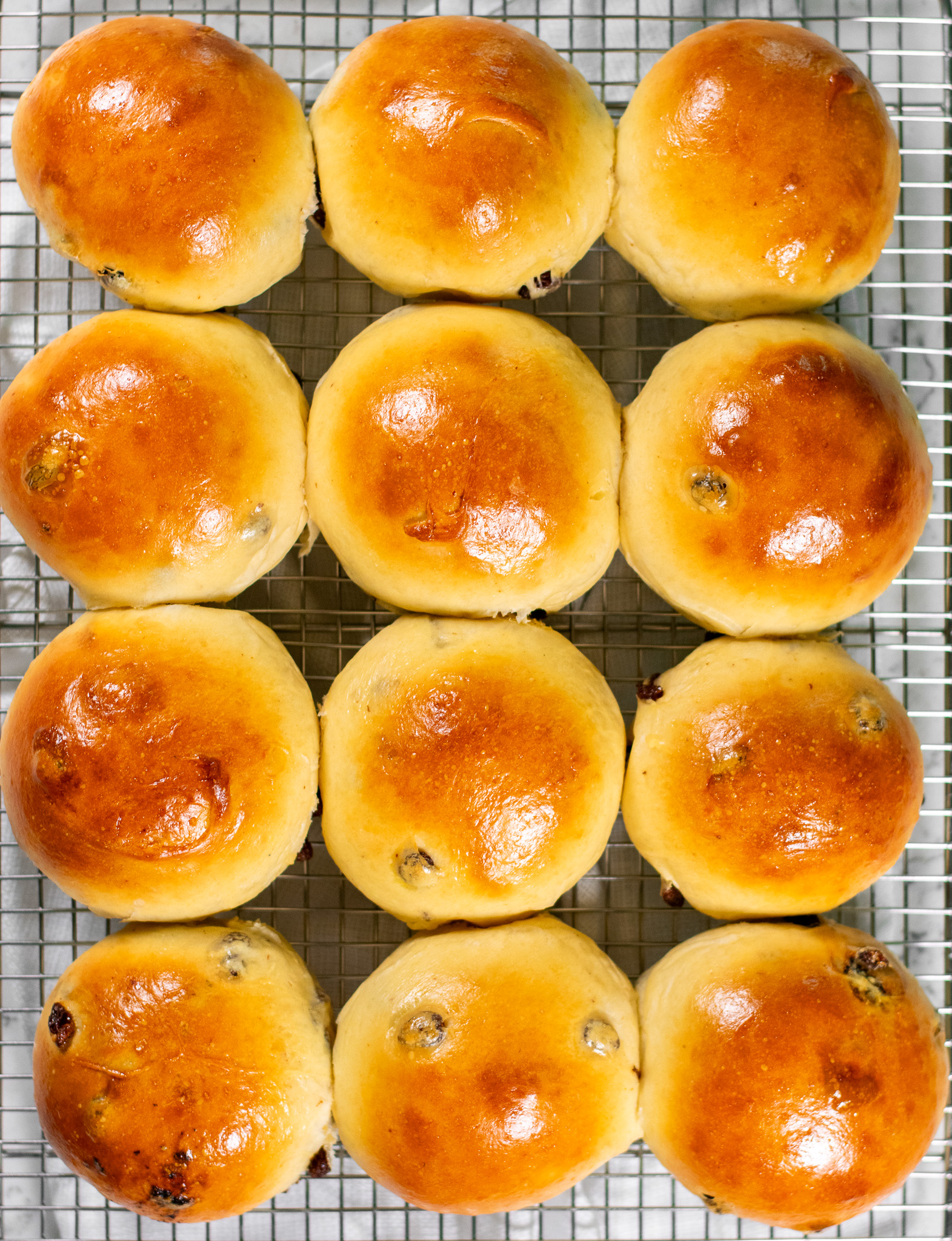 Rosinboller (Raisin Rolls) - Skandibaking