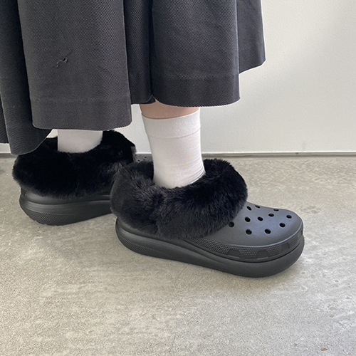 crocs クラシック ファー エバー クラッシュ