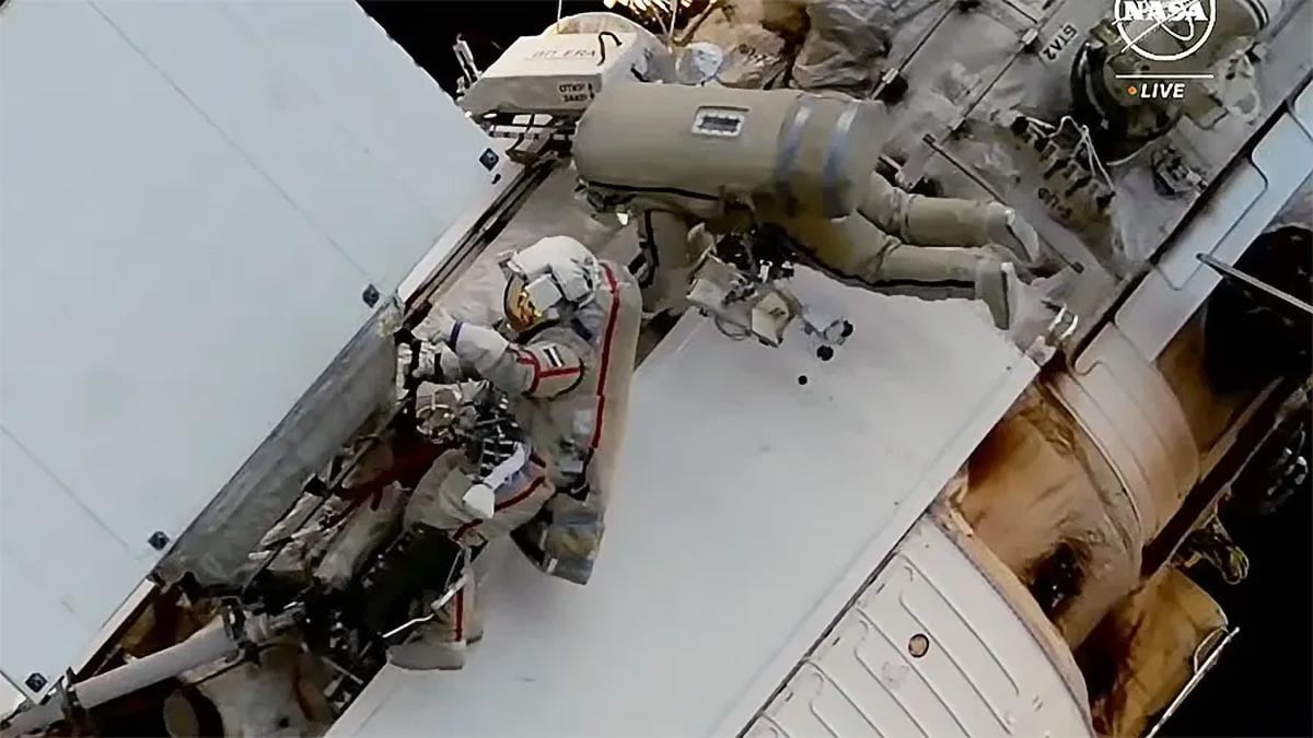 Spacewalkers-Oleg-Kononenko-and-Nikolai-Chub.jpg