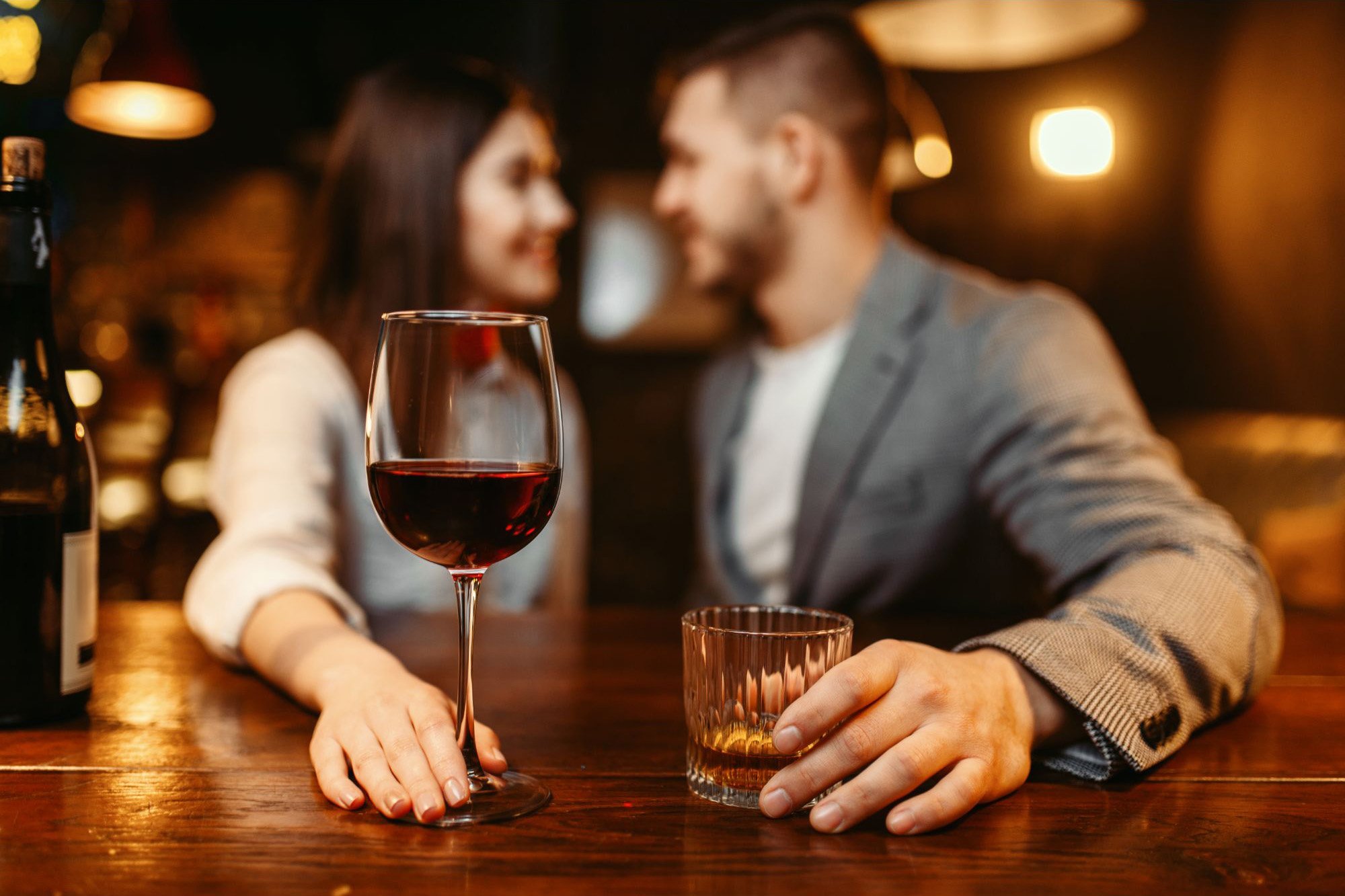 Couple-Drinking-Together-Bar.jpg