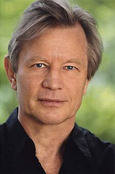 Michael York.jpg