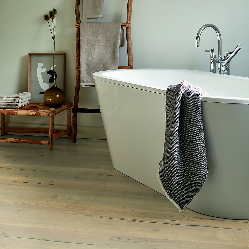 EGGER HOME Natural Creston Oak 8mm Aqua+ Laminate Flooring - 1.99 sqm Pack