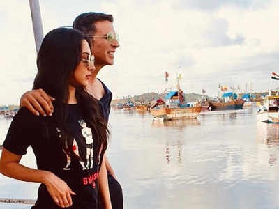 Kiara Advani and Akshay Kumar twin in black as they head for 'Laxmmi Bomb' shoot