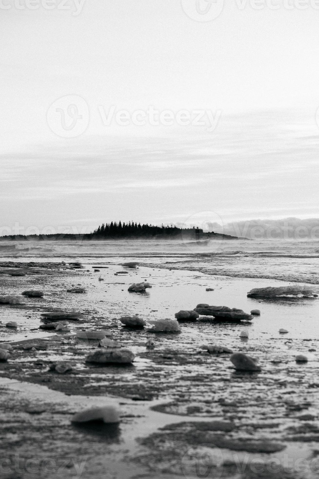 Black and white rocks and water 7437980 Stock Photo at Vecteezy