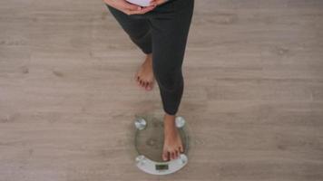 Pregnant woman is weighing video