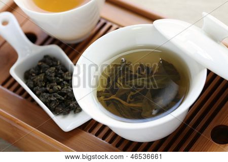 Geleneksel Çince çay töreni, oolong çay, gaiwan, tatma bardak, bambu çay tepsisi