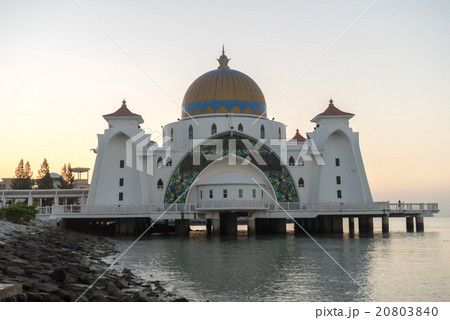 Malacca Straits Floating Mosque During Sunriseの写真素材 [20803840] - PIXTA