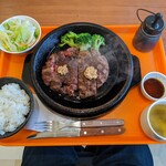 Ikinari Steak Ionmorutsudanumaten - ワイルドステーキ＆ハンバーグコンボ（1250円＋税）