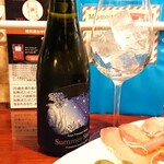 居酒屋 成２ - 名護パイン園直送★パイナップルスパークリングワインハーフボトル(375ml) ¥1705～氷を入れてカクテル風に楽しむ