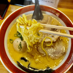 とんこつラーメン たっちゃん - とんこつ醤油ラーメン麺