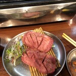 路地裏焼肉 マックスザホルモン - 