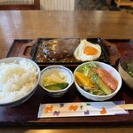 グリル国 - 料理写真:ハンバーグ目玉焼き付