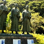 道の駅萩往還物産館 - 歴代の総理大臣様( *´艸｀)向かって右から伊藤さま、木戸さま、山県さま♪