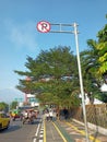 Traffic signs are prohibited from stopping installed on the sidewalk