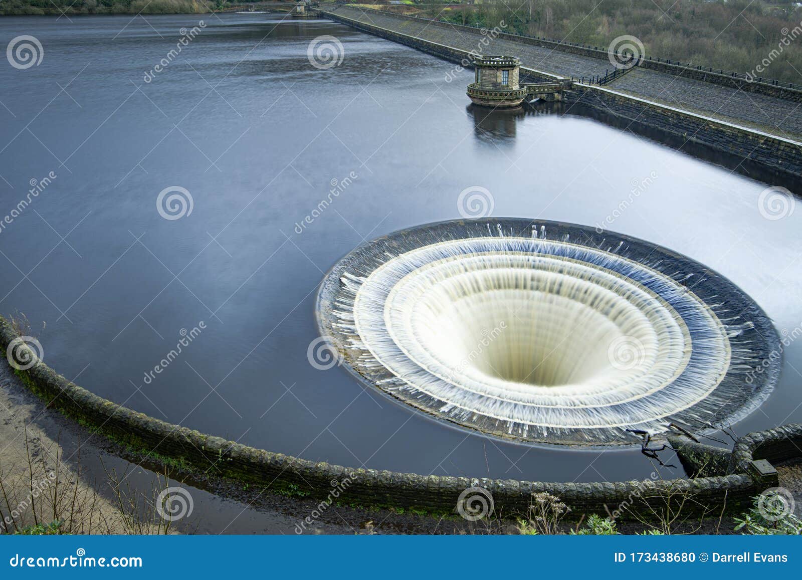 Ladybower Reservoir Bell Mouth Overflow Stock Photo - Image of nature ...