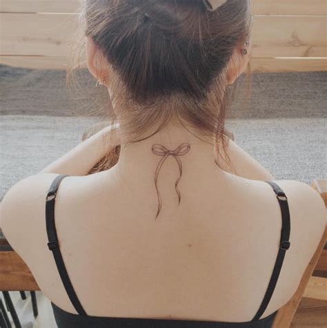 40 Beautiful Back Neck Tattoos For Women Tattooblend