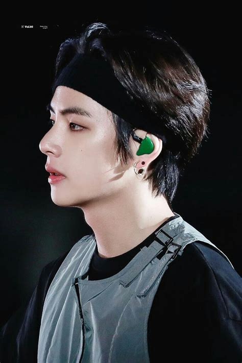 #v #taehyung #뷔 #btsv @bts_twt. Taehyung side view di 2020 | Selebritas, Fotografi orang ...