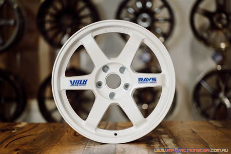 Rays Engineering Volk Racing Te37 White Staggered 17×9″ 15 Front And