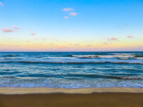 Seashore With Sea Waves During Daytime · Free Stock Photo