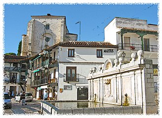 Plaza Mayor: fountain / fuente.