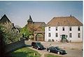 Gasthaus und Kirche