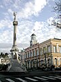 Ancien hôtel de ville et colonne de la Victoire