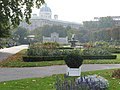 Volksgarten; background : Naturhistorisches Museum