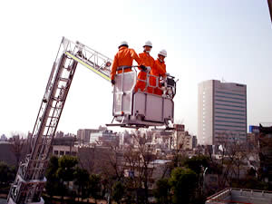 先端屈折式はしご車