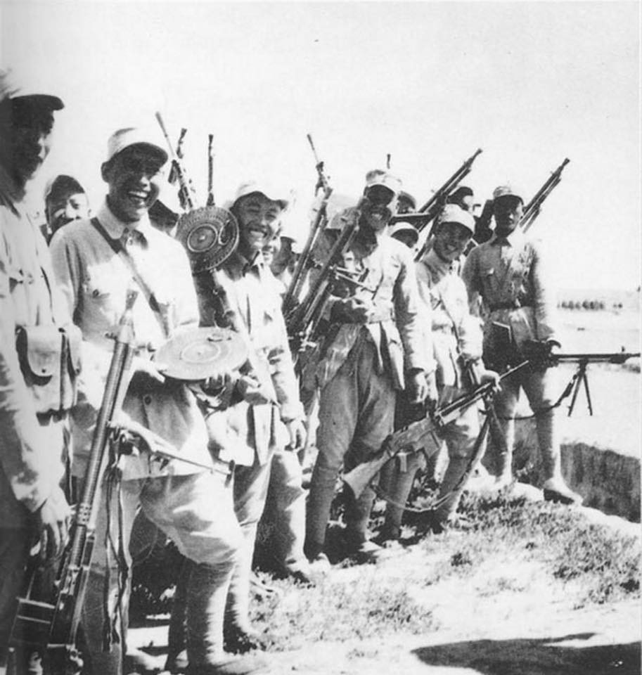 [Photo] Chinese troops with BAR, ZB vz. 26, and Degtyaryov Pekhotny ...