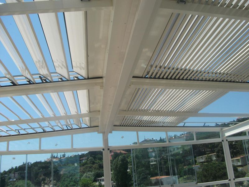 Retractable aluminium roofs