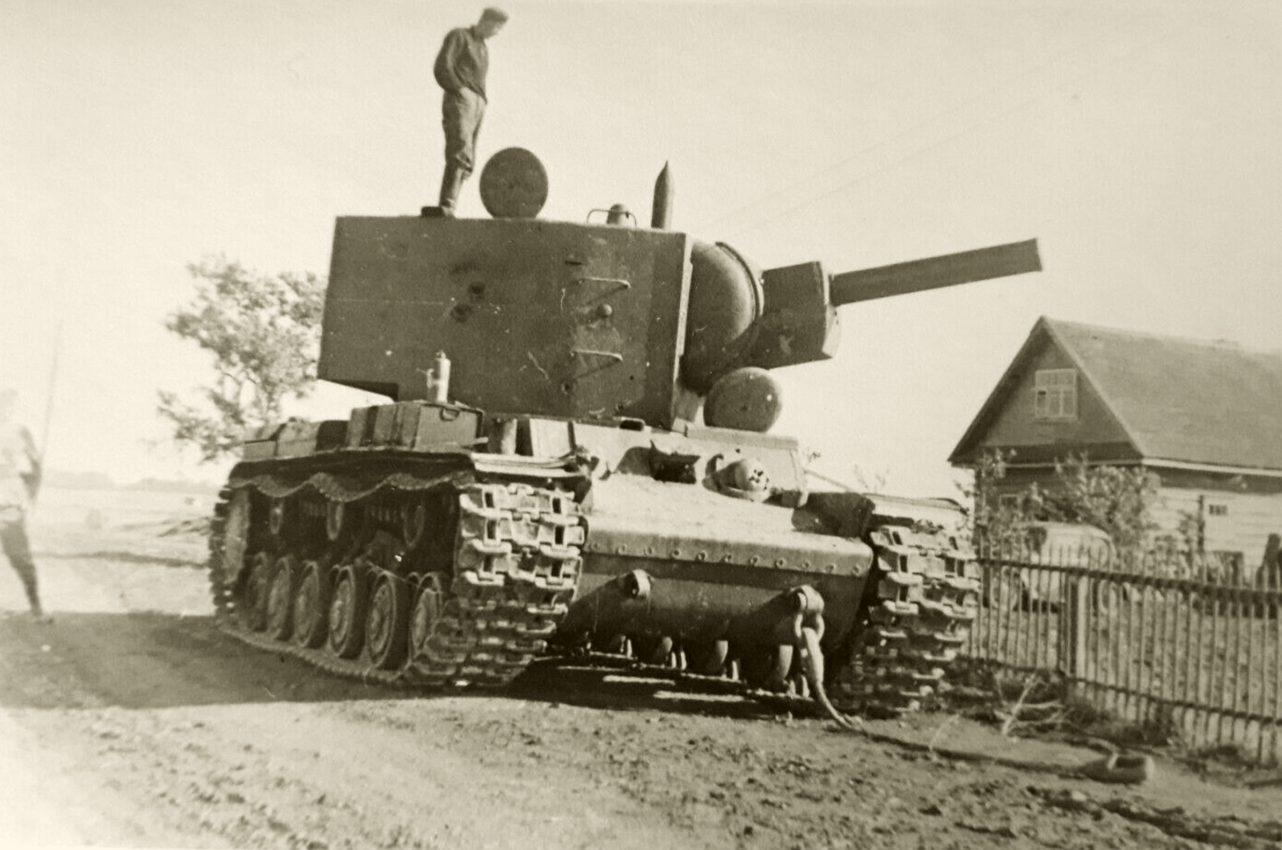 Asisbiz Soviet armor KV 2 heavy tank captured near Leningrad Russia ...