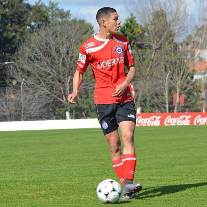 Nehuén, en acción con la camiseta de Argentinos Juniors.