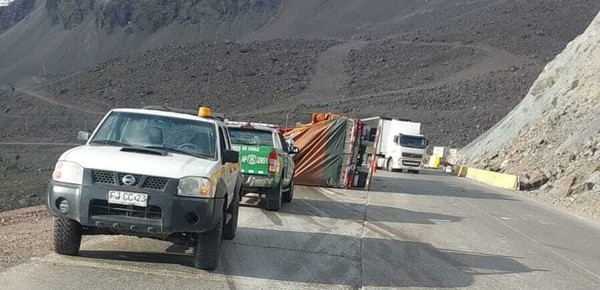 Dos mujeres argentinas murieron en la Cordillera cuando las chocó un camión y se desbarrancaron