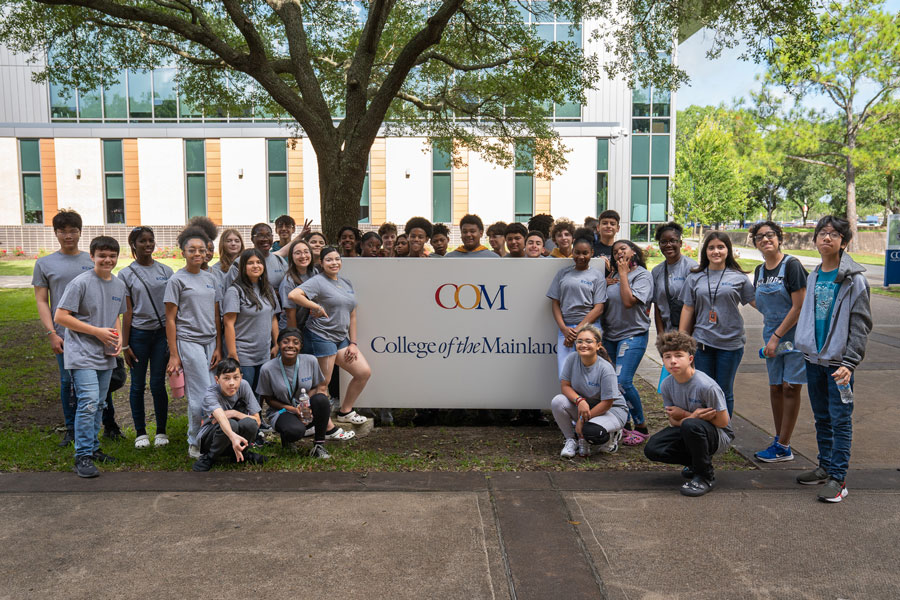 High School Students visiting the COM Campus.