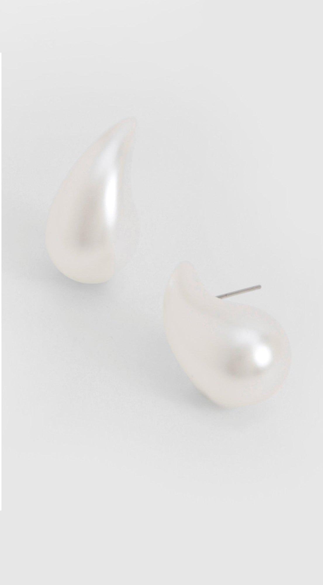 Ari Pearl Teardrop Earrings - White