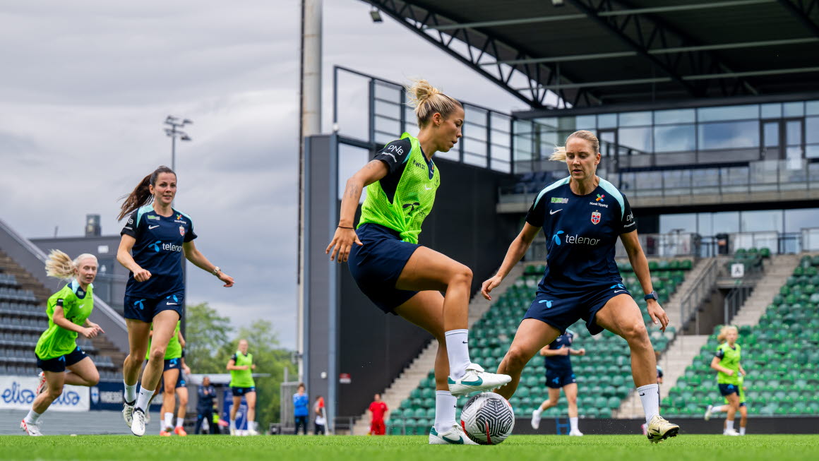 Norge gjorde de siste forberedelsene på Veritas Stadion torsdag ettermiddag.