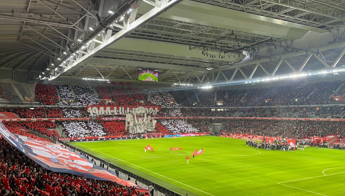 Des tifos gigantesques ont été déployés par les supporters à l'occasion des 80 ans du club