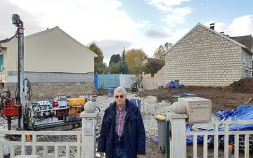 Antony (Hauts-de-Seine), le 14 novembre. La maison d'André Bourgeois, qui était trop fissurée en raison des épisodes de sécheresse, n'est plus qu'un tas de pierres. Son propriétaire a choisi de la reconstruire. LP/M.L.