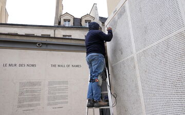 Le Mémorial de la Shoah à Paris (ici le Mur des Noms des 76 000 Juifs déportés), lors d'une rénovation. LP/Delphine Goldsztejn