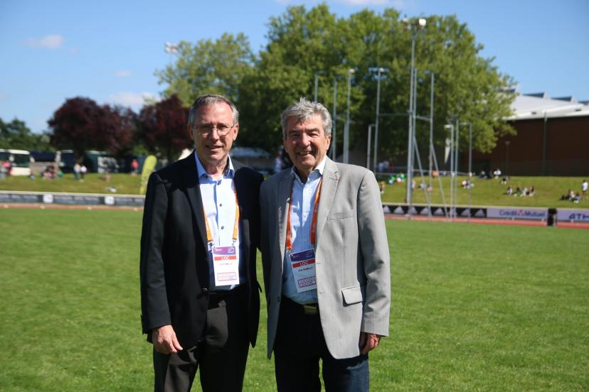 Jean Gracia (à gauche), succède à André Giraud (à droite) à la présidence de la FFA. (STADION-ACTU/Presse Sports)