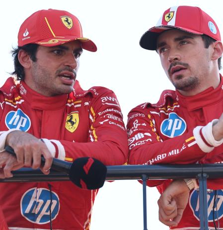 Carlos Sainz responde a las críticas de Leclerc con este gran gesto: "Son cosas entre él y yo"