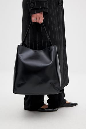 gloss black Basic Bucket Tote