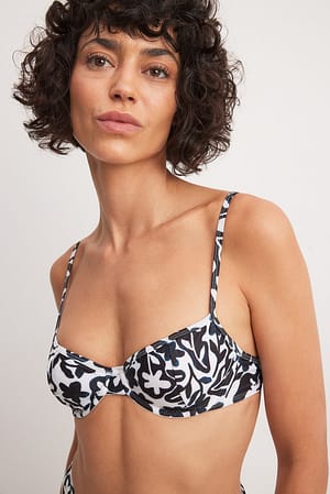 Black Bloom Top bikini con mezze coppe