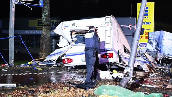 Schwerer Verkehrsunfall beim Reinbeker Redder im Bezirk Bergedorf. © TeleNewsNetwork Foto: Screenshot