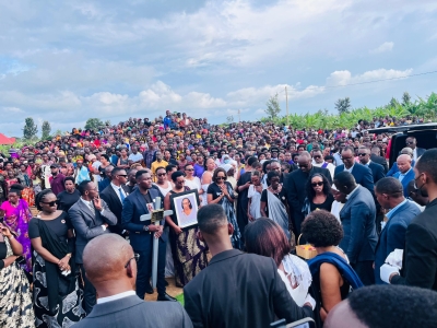 Hundreds of people attend the funeral, on November 21, of Pauline Nduwamungu, a 66-year-old genocide survivor brutally murdered, in Rukumberi Sector, in Ngoma District. All photos by Emmanuel Nkangura.