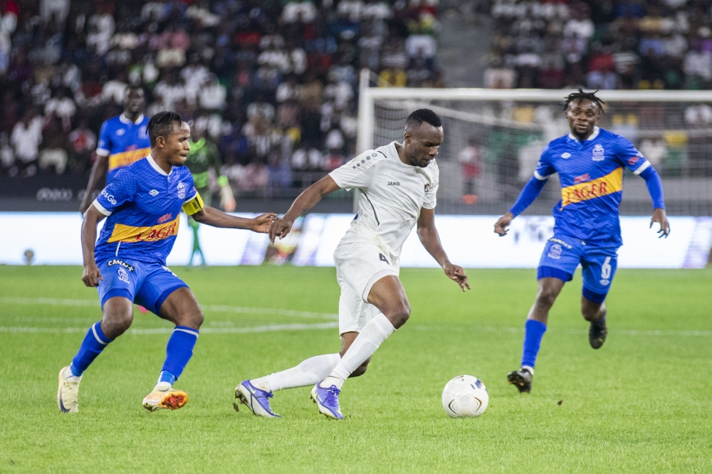 Rayon Sports midfielder Kevin Muhire (L) has revealed that APR&#039;s Claude Niyomugabo advised him to be careful about Taddeo Lwanga&#039;s tackles- Emmanuel Dushimimana