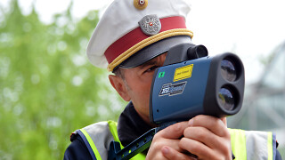 Autofahrer mit 163 statt 80 auf A5 bei Wilfersdorf unterwegs